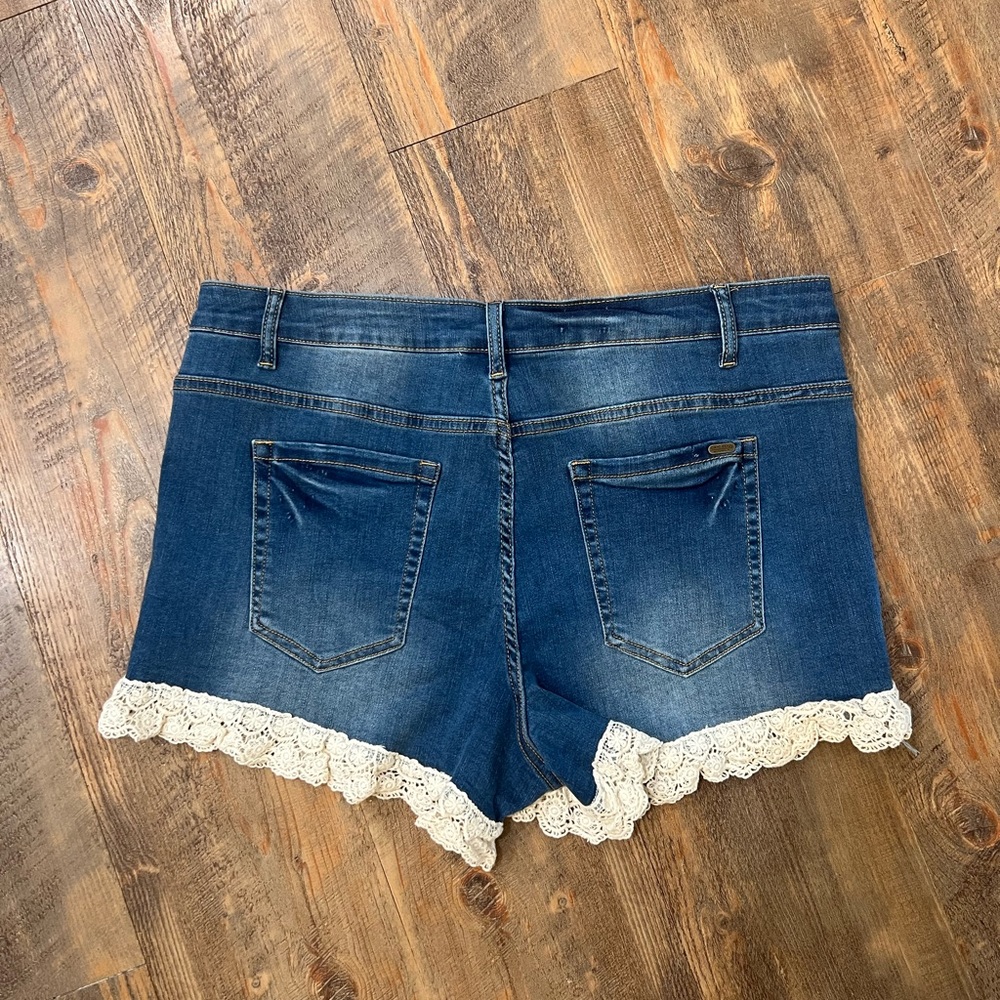 NEW SHORTS FROM CHIC SOUL - Size 18 Vintage wash distressed pattern CUTE!! - Picture 3 of 4